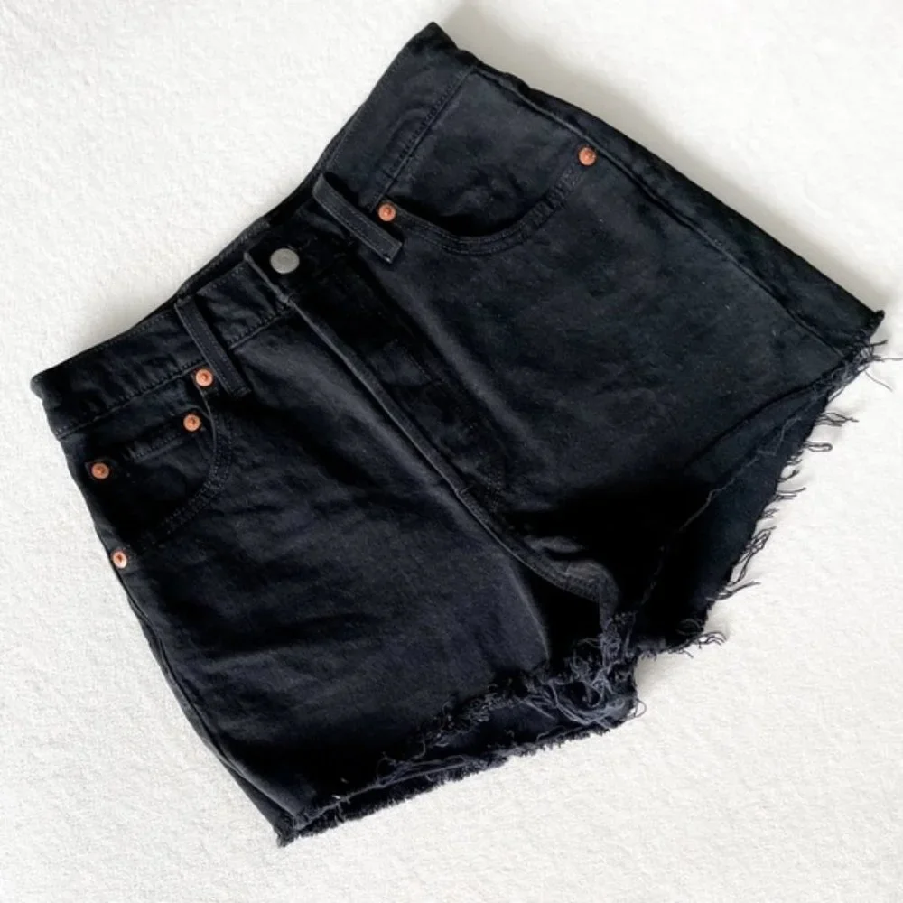 Levi’s Ribcage Short - Picture 10 of 10